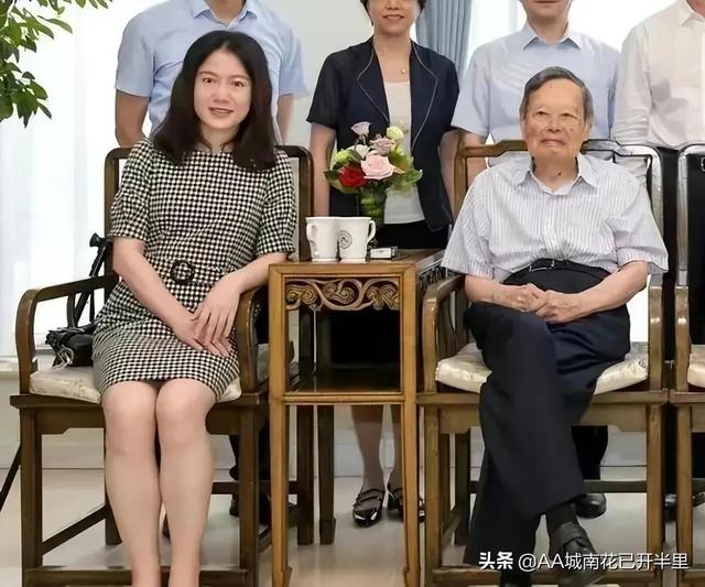 翁帆怀孕大肚照孕妇（翁帆怀孕大肚的图片）