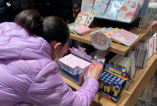 开个晨光文具店需要投资多少钱,在学校门口开个文具店需要投资多少钱