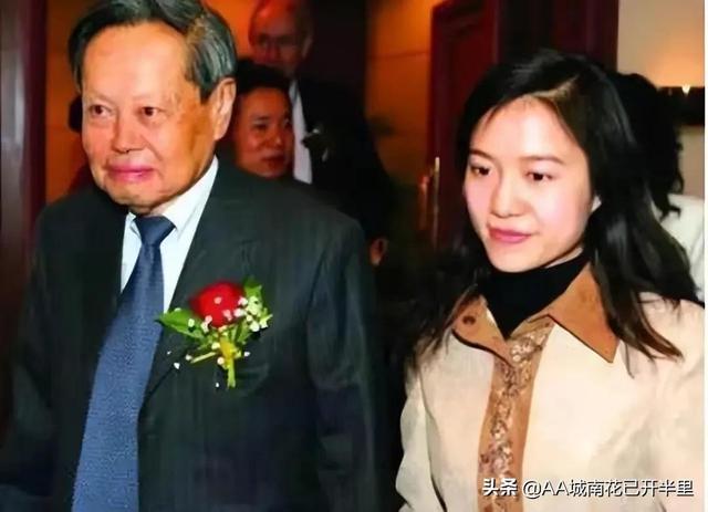 翁帆怀孕大肚照孕妇（翁帆怀孕大肚的图片）