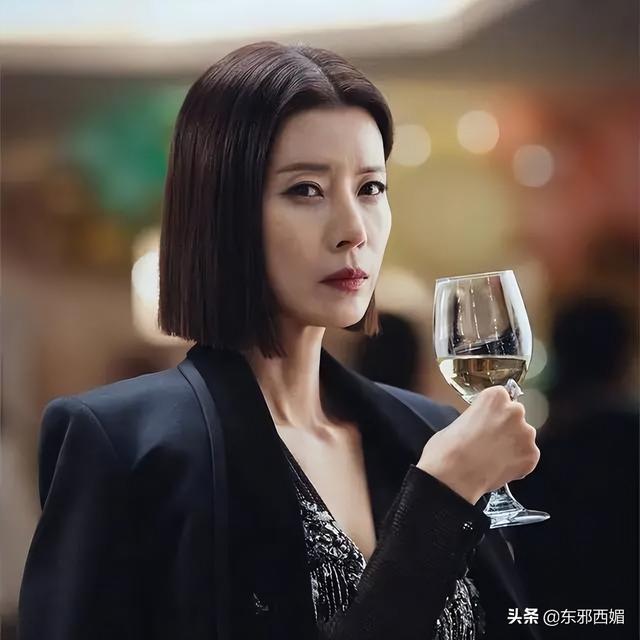 一女被多男玩很肉很黄文，19禁情欲戏这么拼都难翻身？姐虽美，黑料也太多了......
