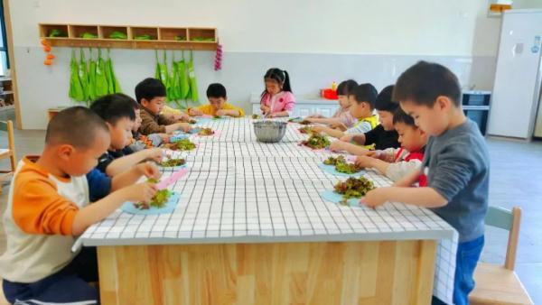 深度教研｜“动态回应”区域游戏中的幼儿