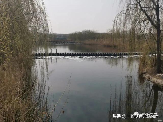 什么的河面填形容词，什么的河面填形容词三个字