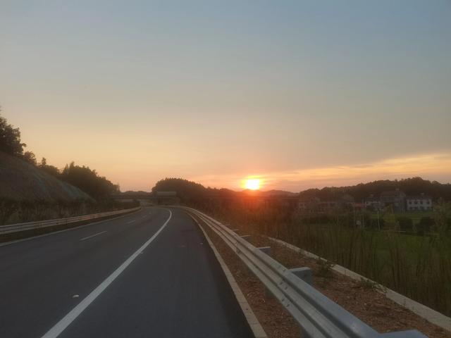 跑花小猪一个月能赚多少钱贴吧，跑花小猪一天能赚多少钱