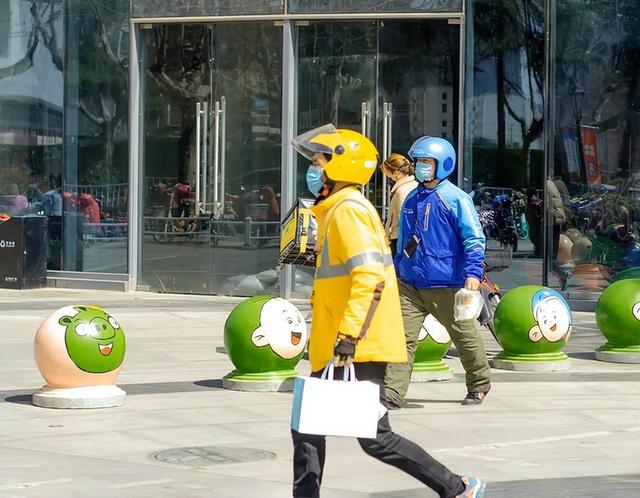 成都送外卖一个月可以赚多少钱，成都送外卖一个月可以赚多少钱呢