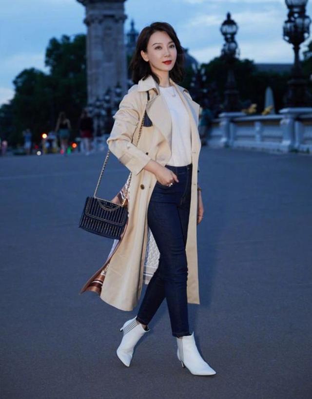 女人到了45岁，穿衣不要“扮嫩”！看陈数这样打扮，自然又高级