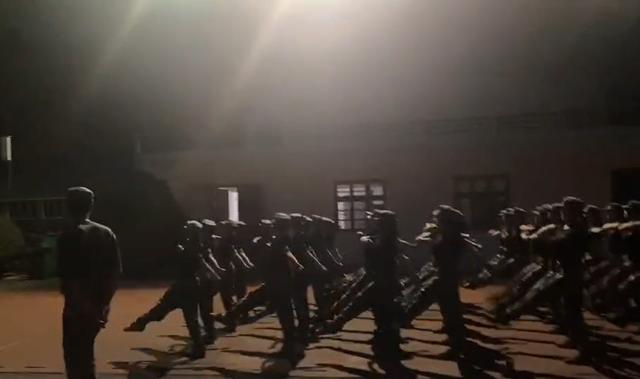 正步走的动作要领视频，齐步走换正步走的动作要领视频