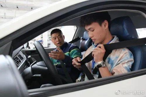 脑子笨反应慢的人学车怎么办男生,脑子笨反应慢的人能学车吗