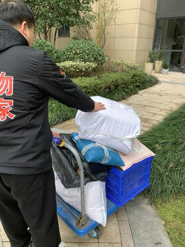 疫情为顾客送货上门的短句文案怎么写，疫情为顾客送货上门的短句文案搞笑