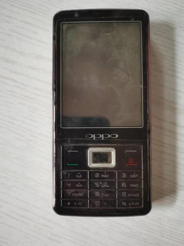 苹果手机充电显示红格不动开不了机,苹果手机充电显示红格不动开不了机怎么回事