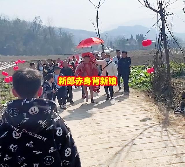 新郎婚礼扒皮新娘图片，新郎婚礼扒皮新娘图片大全