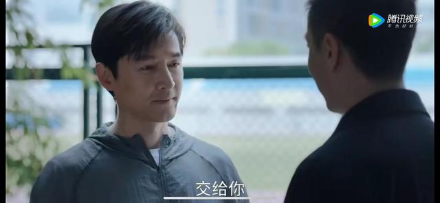 《风吹半夏》PK《县委大院》，他们演员是互相串门的吗？