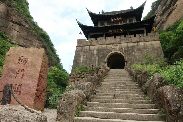 四川属于哪个省份的城市，四川属于哪个省份的城市地图