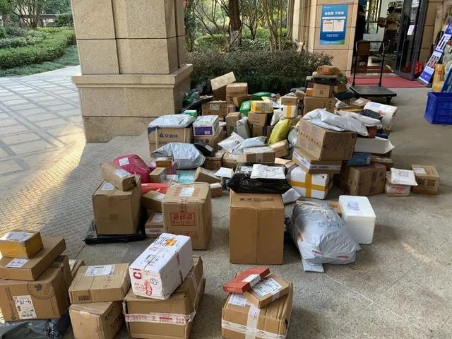 疫情为顾客送货上门的短句文案怎么写，疫情为顾客送货上门的短句文案搞笑