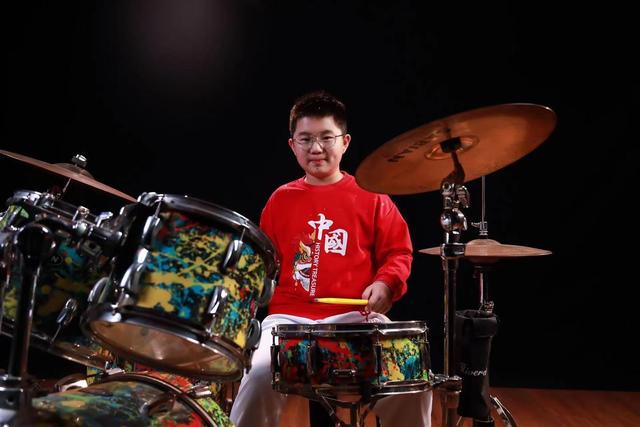 优秀少先队员主要事迹简介500字，初中优秀少先队员主要事迹简介500字