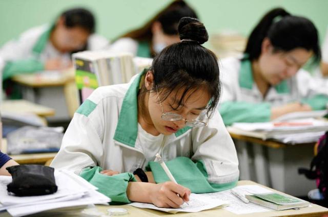 高考答题卡样式,高考答题卡a卡和b卡图片