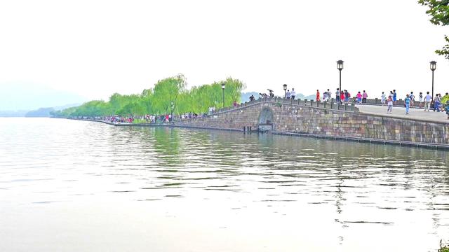 上有天堂,下有苏杭,上有天堂下有苏杭出自哪首诗