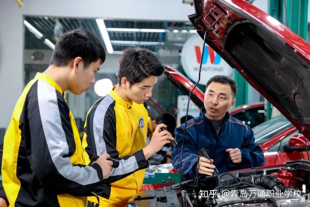 适合初中毕业女生学的技术,初中学历的女生适合学什么技术