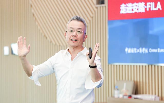 斐乐为何比阿迪耐克贵,为什么斐乐比阿迪耐克贵很多