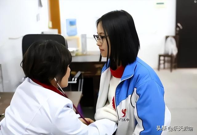 高考体检必须“脱衣服”？高三学生“羞红脸”，老师说出实情