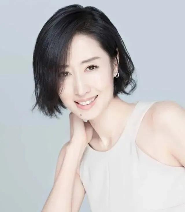 女短发发型图片大全2022减龄,女短发发型图片大全2022减龄圆脸