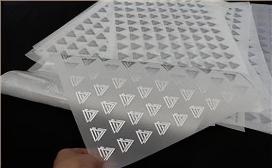 衣服上的热压图案怎么去掉的,衣服上的热压图案怎么去掉的呢