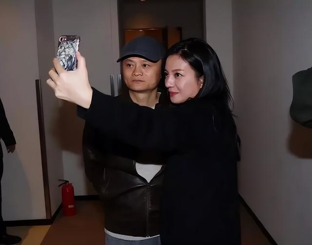 赵薇为什么穿日本军旗装图片,赵薇为什么穿日本军旗装备