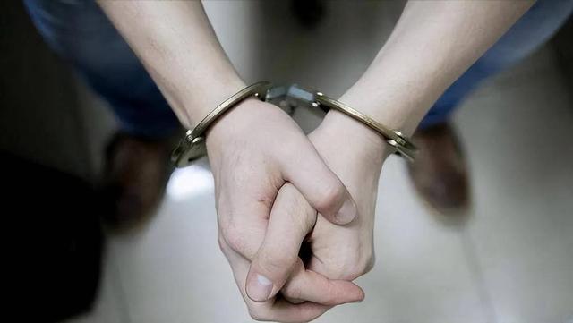 风尘女教师雨荷,风尘女专业户