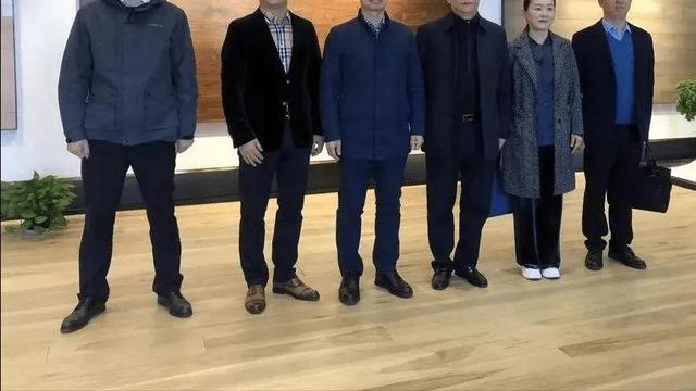 风尘女教师雨荷,风尘女专业户