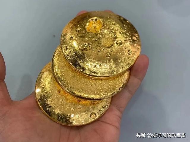 回收黄金的那些人怎么赚钱的，回收黄金的那些人怎么赚钱的呢