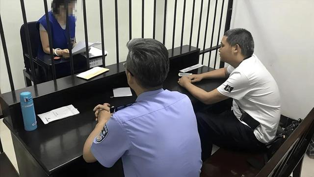 风尘女教师雨荷,风尘女专业户