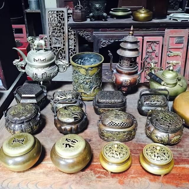 镜子对着床有什么忌讳，镜子对着床有什么忌讳怎么化解