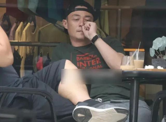 林心如一家四口，谢霆锋承认三胎是亲生