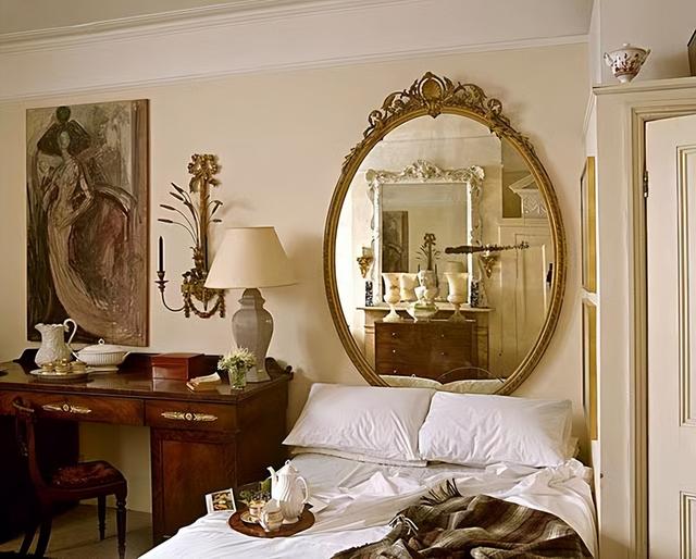 镜子对着床有什么忌讳，镜子对着床有什么忌讳怎么化解