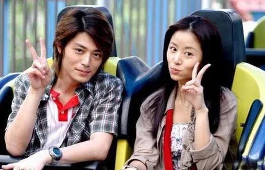 林心如一家四口，谢霆锋承认三胎是亲生